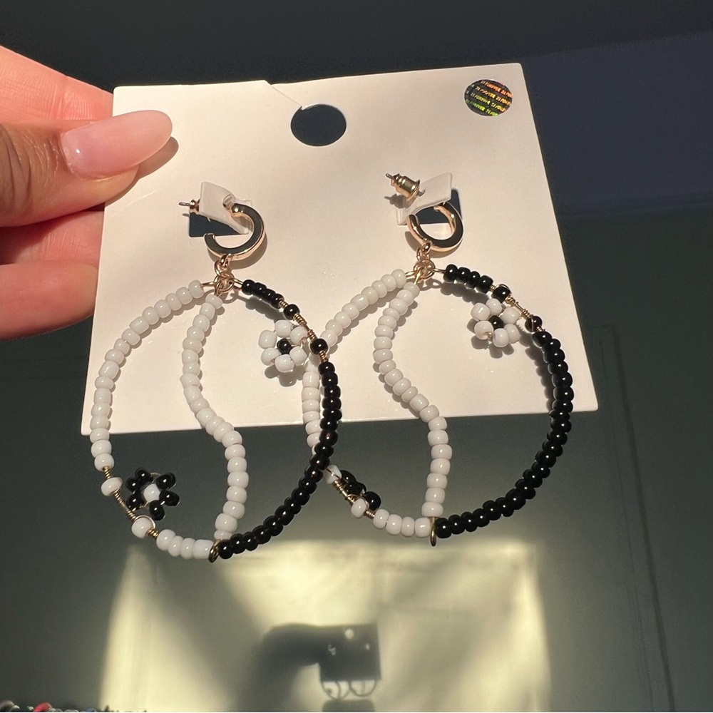 FOREVER21 Black & White Peace Flower Beaded Gold Dangly Hoop Lightweight Earring - Picture 14 of 15